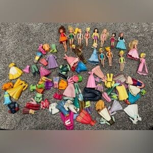 POLLY POCKET/ DISNEY - LARGE LOT OF DOLLS AND CLOTHING
